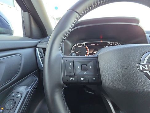 Used 2025 Nissan Rogue SV AWD/4WD image 11