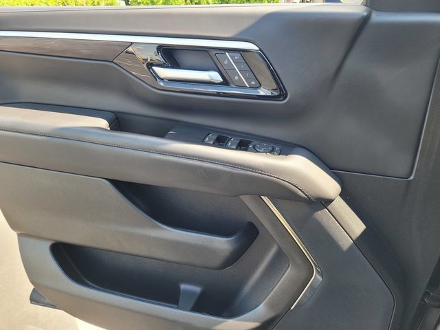 Used 2025 Chevrolet Tahoe LT AWD/4WD image 14