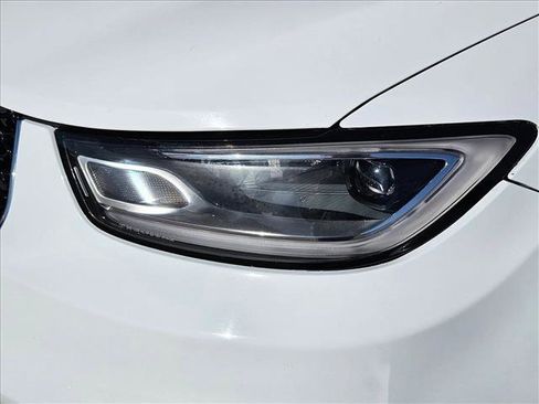 Used 2022 Chrysler Pacifica Touring-L image 6