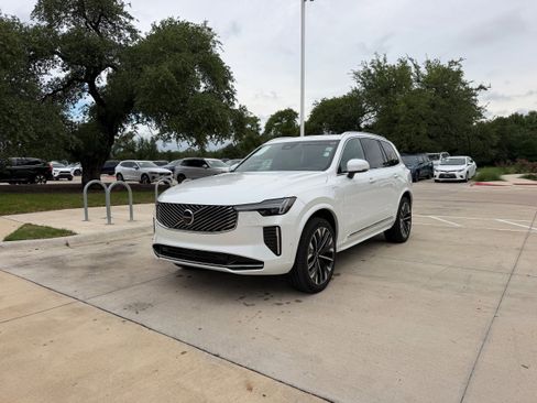 Certified 2026 Volvo XC90 T8 Ultra AWD/4WD image 2