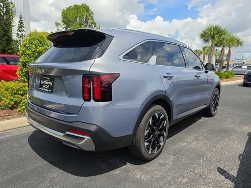Used 2025 Kia Sorento EX w/ Panoramic Sunroof Package FWD image 15
