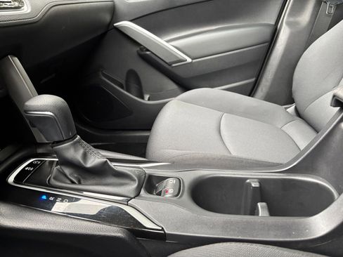 Used 2025 Toyota Corolla Cross LE image 41