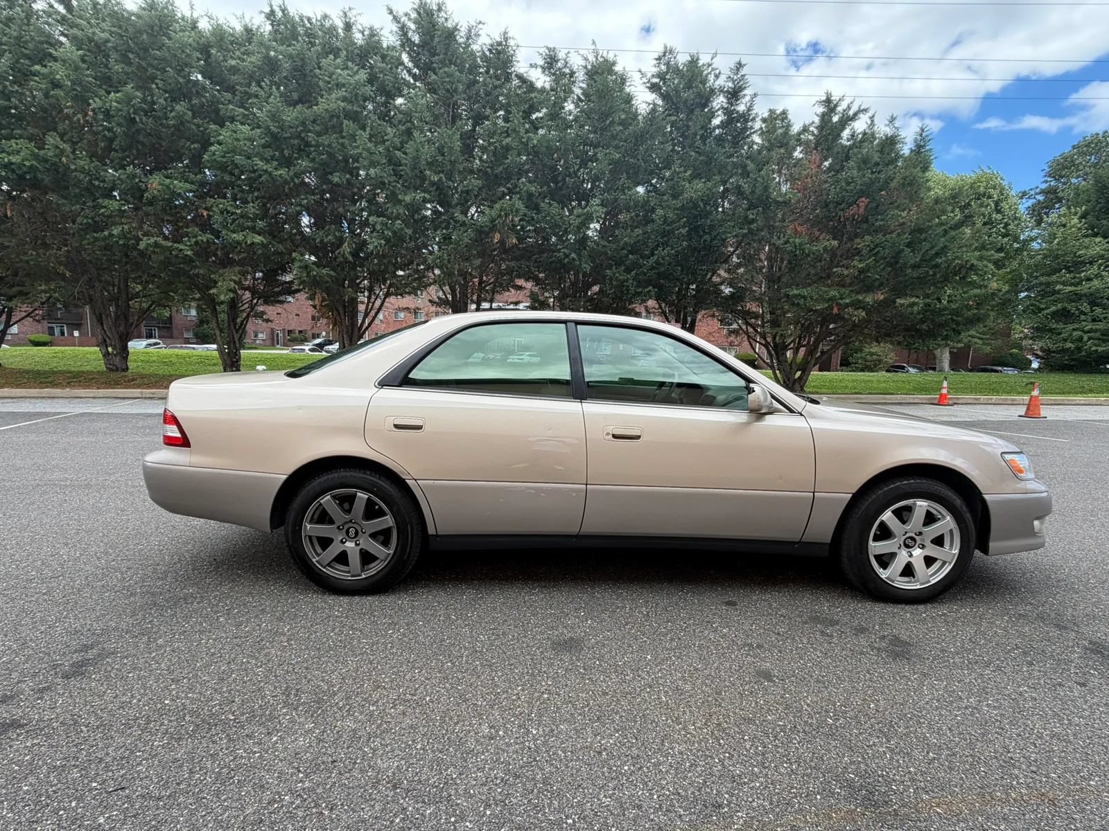 Used 2000 Lexus ES 330 w/ Lexus Value Pkg FWD image 8