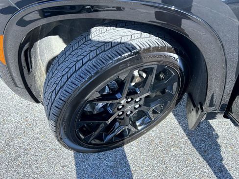 Used 2025 Chevrolet Traverse RS w/ LPO, Floor Liner Package image 25