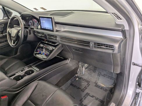 Used 2020 Lincoln Corsair FWD w/ Premium Package image 32