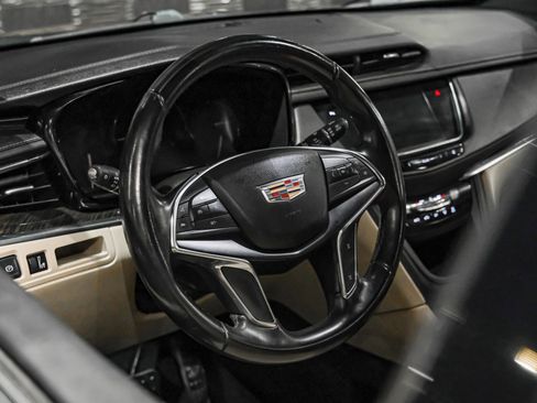 Used 2019 Cadillac XT5 FWD image 12
