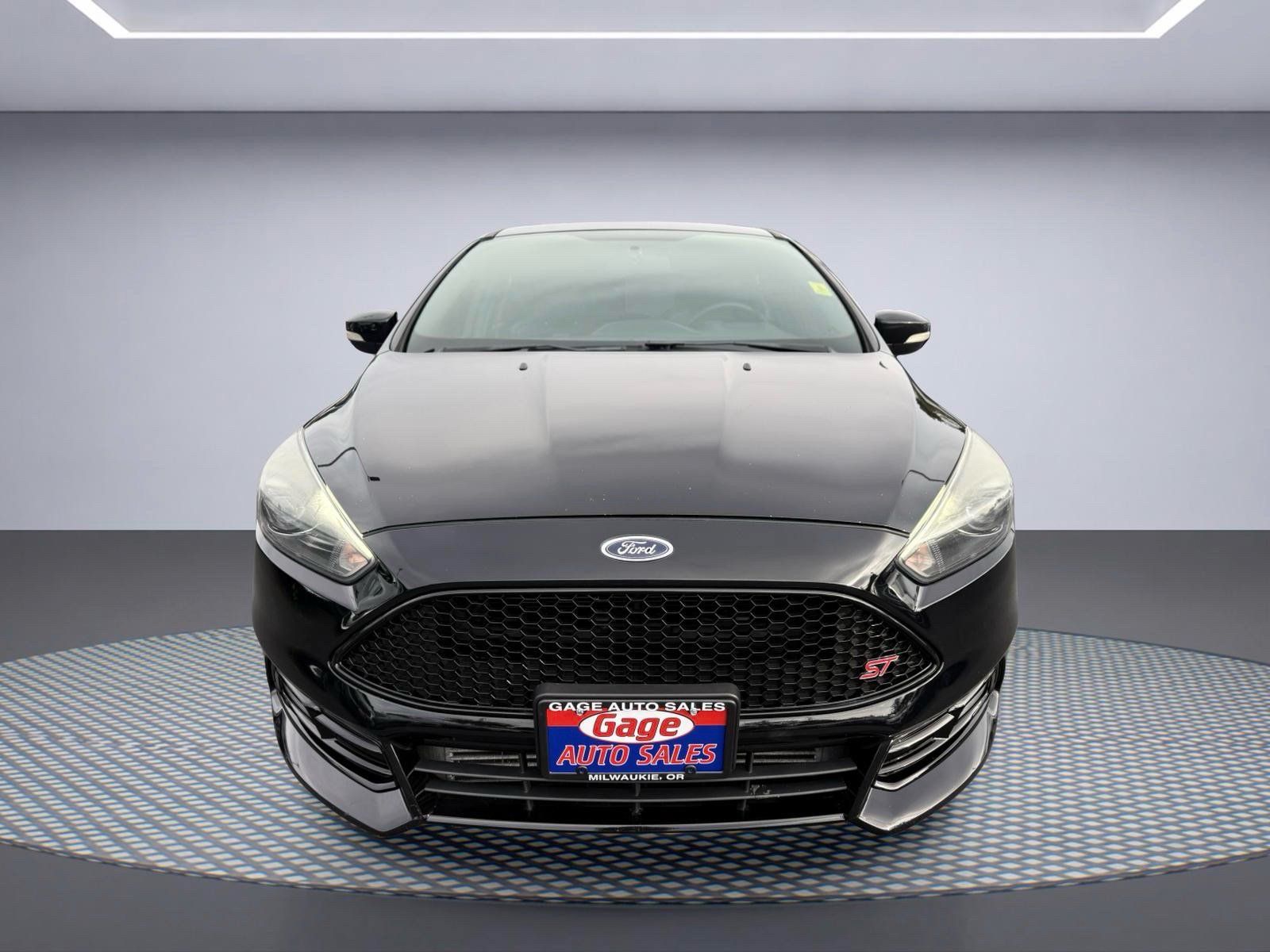 Used 2017 Ford Focus ST w/ Equipment Group 402A FWD image 11