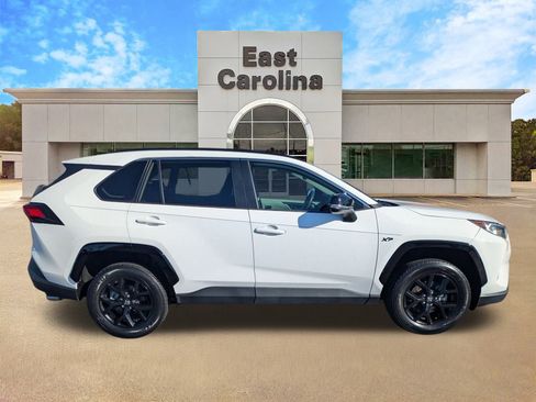 Used 2021 Toyota RAV4 XLE image 2