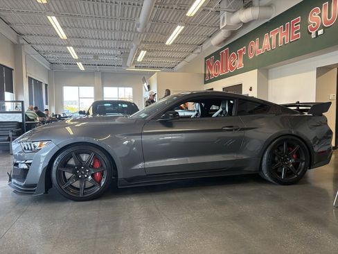 Used 2021 Ford Mustang Shelby GT500 w/ Carbon Fiber Track Pack image 5