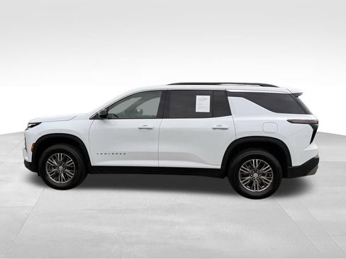 Certified 2025 Chevrolet Traverse LT FWD image 4