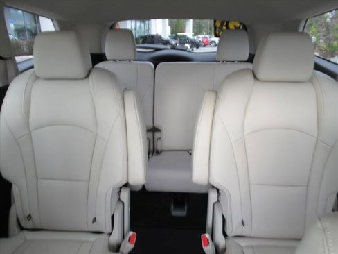 Used 2023 Buick Enclave Essence image 27