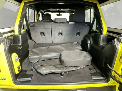 Used 2023 Jeep Wrangler Unlimited Rubicon 4xe w/ Cold Weather Group AWD/4WD image 32
