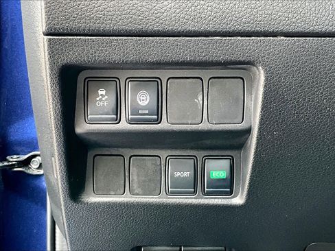 Used 2020 Nissan Rogue Sport S image 34