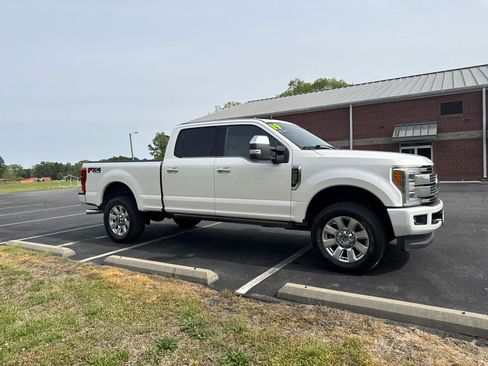 Used 2019 Ford F250 Platinum w/ Platinum Ultimate Package image 3