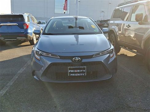 Used 2022 Toyota Corolla LE image 2
