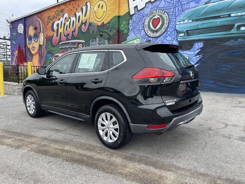 Used 2017 Nissan Rogue S AWD/4WD image 3
