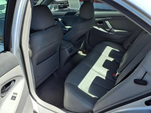Used 2010 Toyota Camry LE FWD image 20