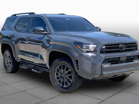Used 2025 Toyota 4Runner SR5 AWD/4WD image 3