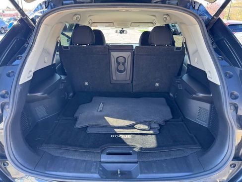 Used 2018 Nissan Rogue SV AWD/4WD image 30