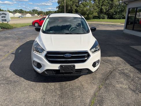 Used 2017 Ford Escape SE w/ SE Sport Appearance Package FWD image 2