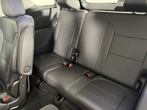 Used 2020 Chevrolet Traverse Premier w/ LPO, Floor Liner Package AWD/4WD image 21