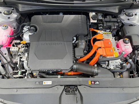 Used 2025 Hyundai Elantra Limited image 30