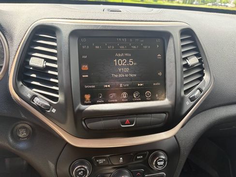 Used 2014 Jeep Cherokee Limited AWD/4WD image 18