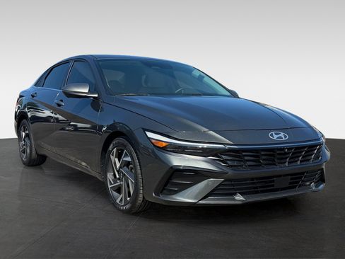 Certified 2024 Hyundai Elantra Limited FWD image 2