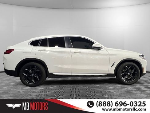 Used 2022 BMW X4 xDrive30i image 2