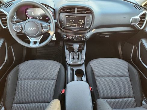 Certified 2025 Kia Soul LX image 25