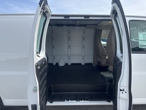 New 2026 GMC Savana 2500 Extended RWD image 24