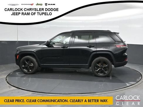 Used 2023 Jeep Grand Cherokee Altitude AWD/4WD image 9