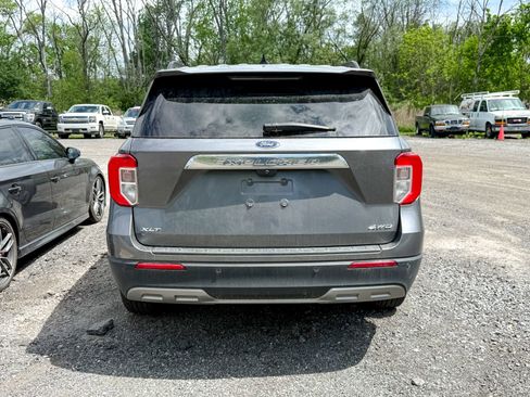Used 2022 Ford Explorer XLT w/ Equipment Group 202A AWD/4WD image 5