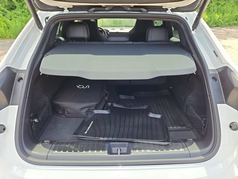 Certified 2025 Porsche Macan 4 Electric AWD/4WD image 38