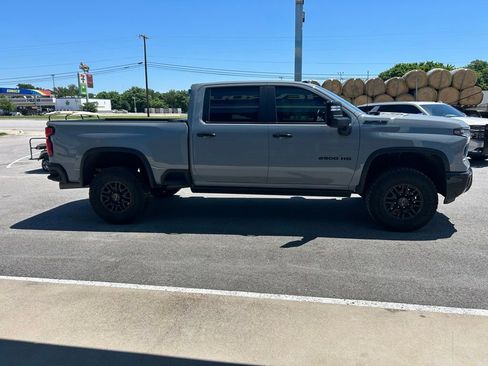Used 2025 Chevrolet Silverado 2500 ZR2 w/ Technology Package AWD/4WD image 7