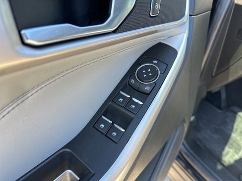 Used 2021 Ford Explorer XLT w/ Equipment Group 202A image 18