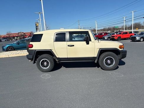 Used 2010 Toyota FJ Cruiser 4WD image 6