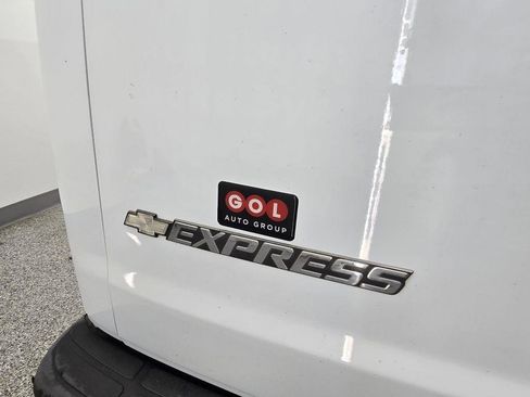 Used 2017 Chevrolet Express 2500 Extended image 7