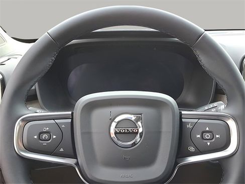 New 2025 Volvo XC40 B5 Ultra w/ Climate Package image 15