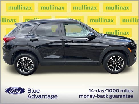 Used 2025 Chevrolet TrailBlazer LT w/ Driver Confidence Package FWD image 2