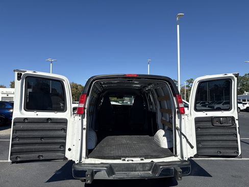 Certified 2022 GMC Savana 2500 w/ Driver Convenience Package image 28