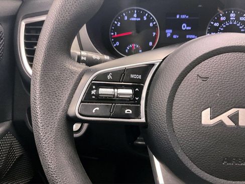 Used 2023 Kia Seltos LX image 17