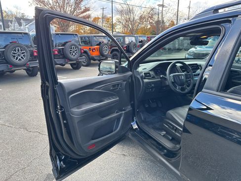 Used 2023 Honda Passport TrailSport image 11