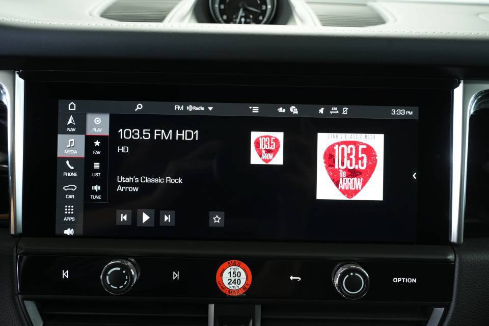 Certified 2025 Porsche Macan AWD/4WD image 18