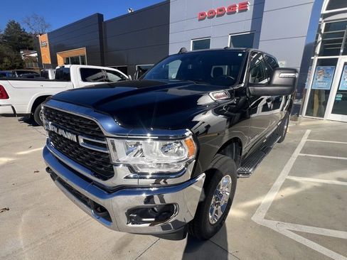 Used 2024 RAM 2500 Big Horn w/ Safety Group image 8