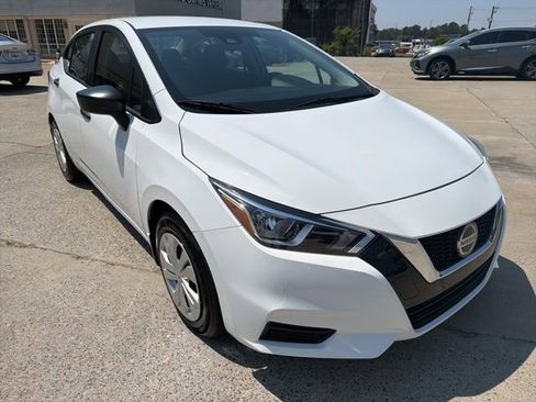 Used 2022 Nissan Versa S FWD image 4
