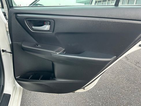 Used 2017 Toyota Camry SE image 28
