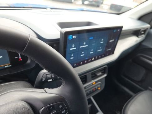 Certified 2025 Ford Maverick Lariat w/ Black Appearance Package image 18