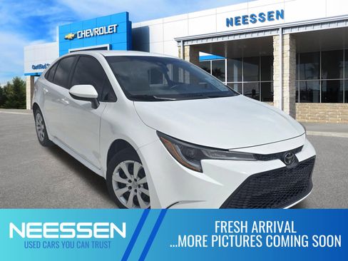 Used 2022 Toyota Corolla LE image 1