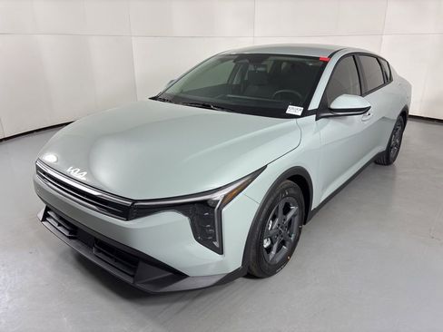 New 2026 Kia K4 LXS image 4